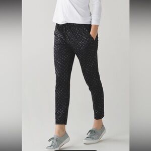 Lululemon Jet Crop Black charcoal gray stretch pant drawstring 30” waist EUC